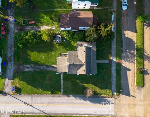 301 Walden Ave, Harriman, TN 37748