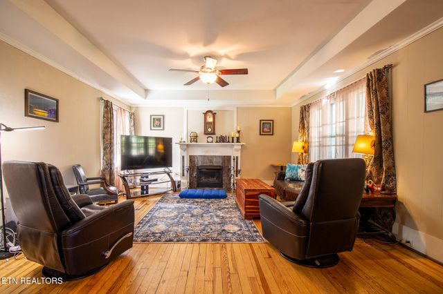 301 Walden Ave, Harriman, TN 37748