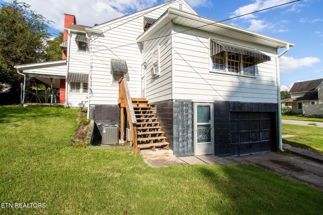 301 Walden Ave, Harriman, TN 37748