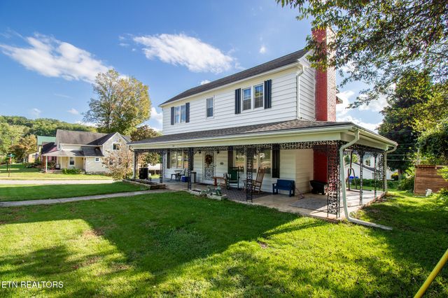 301 Walden Ave, Harriman, TN 37748