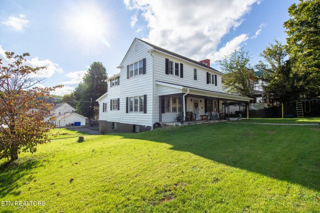301 Walden Ave, Harriman, TN 37748