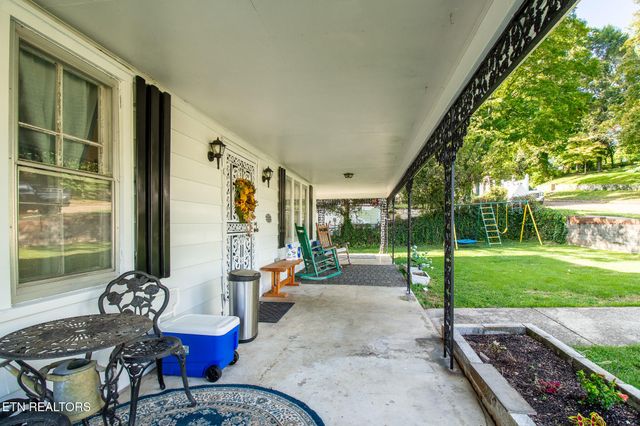 301 Walden Ave, Harriman, TN 37748