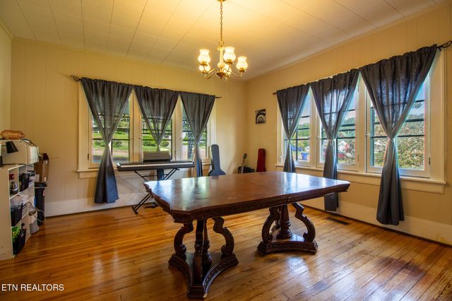 301 Walden Ave, Harriman, TN 37748