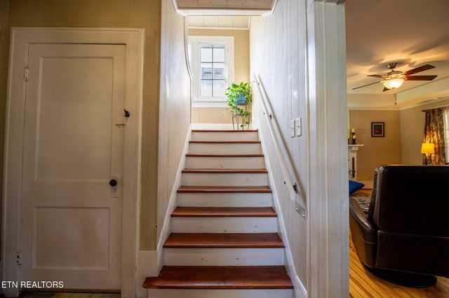 301 Walden Ave, Harriman, TN 37748