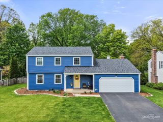 847 Woodland Hills Road, Batavia, IL 60510