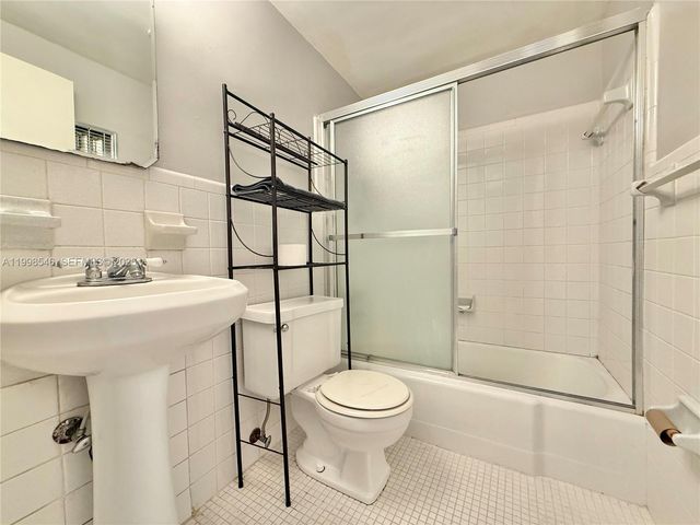 455 Golden Isles Dr 309, Hallandale Beach, FL 33009