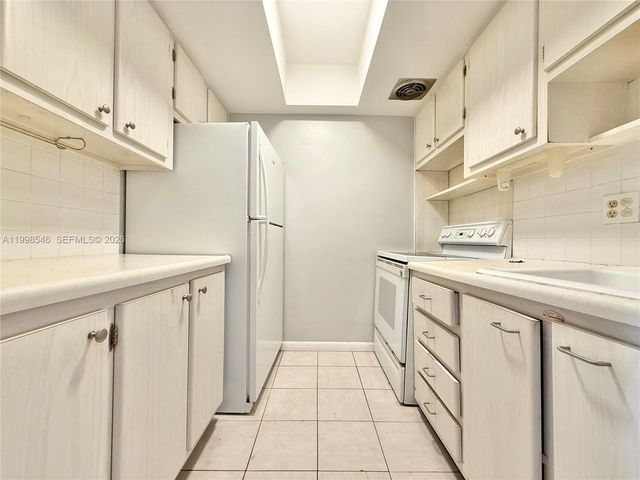 455 Golden Isles Dr 309, Hallandale Beach, FL 33009