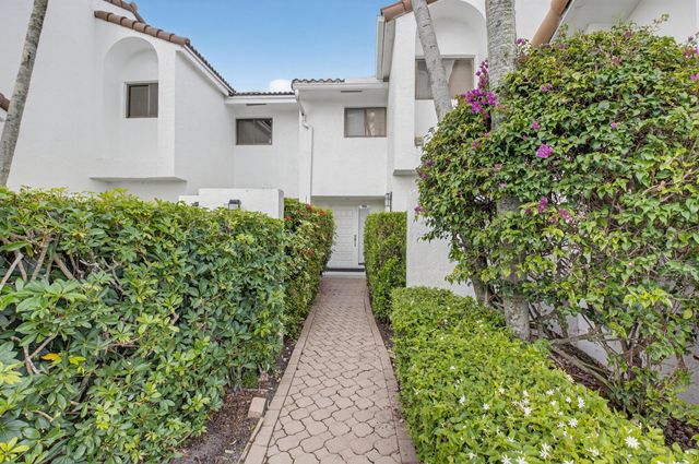 19629 Bay Cove Drive, Boca Raton, FL 33434