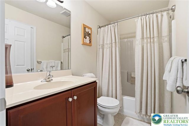 2223 Rising Hill Road, Whitehall Twp, PA 18052