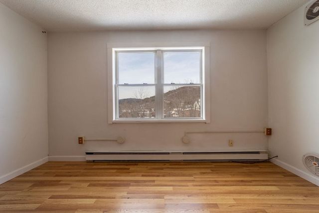 30 Beech St Apt 4C, Bristol, NH 03222