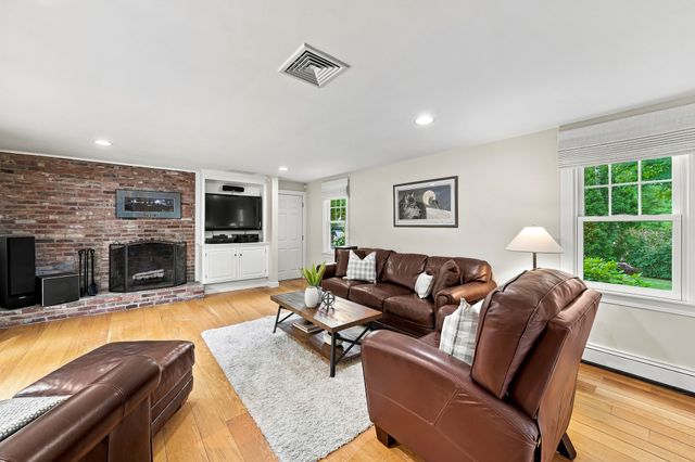 106 N Hancock St, Lexington, MA 02420
