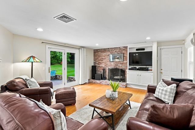 106 N Hancock St, Lexington, MA 02420
