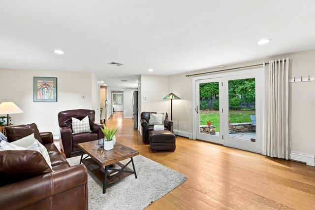106 N Hancock St, Lexington, MA 02420