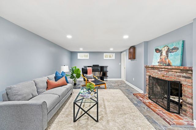 106 N Hancock St, Lexington, MA 02420