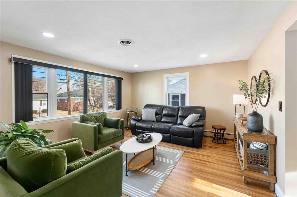 6 Flanders Street, Johnston, RI 02919