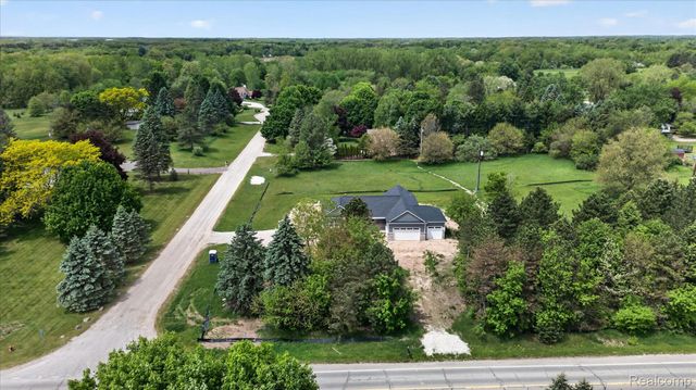 3297 Oak Grove Road, Howell Township, MI 48855