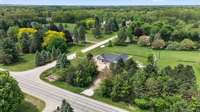 3297 Oak Grove Road, Howell Township, MI 48855