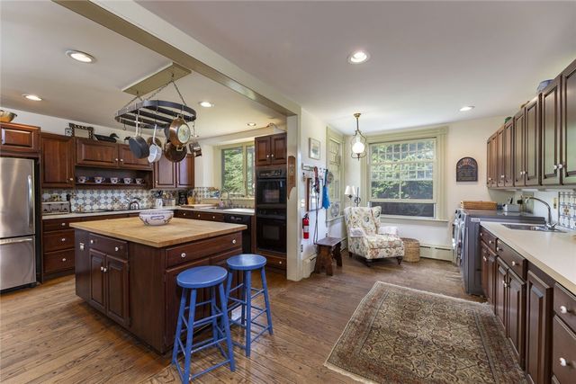 28 Newport Street, Jamestown, RI 02835