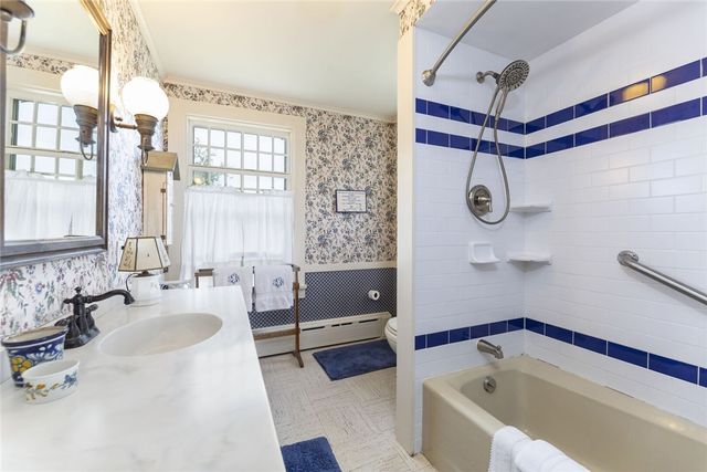 28 Newport Street, Jamestown, RI 02835