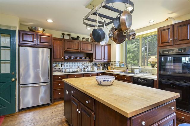 28 Newport Street, Jamestown, RI 02835