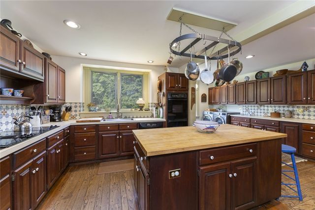 28 Newport Street, Jamestown, RI 02835
