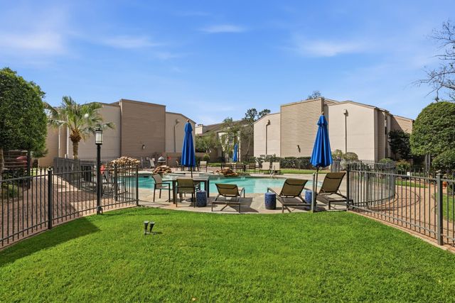 1100 Augusta Drive 57, Houston, TX 77057