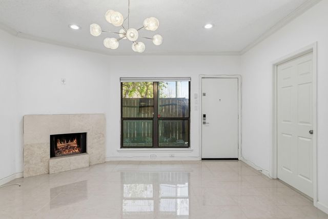 1100 Augusta Drive 57, Houston, TX 77057