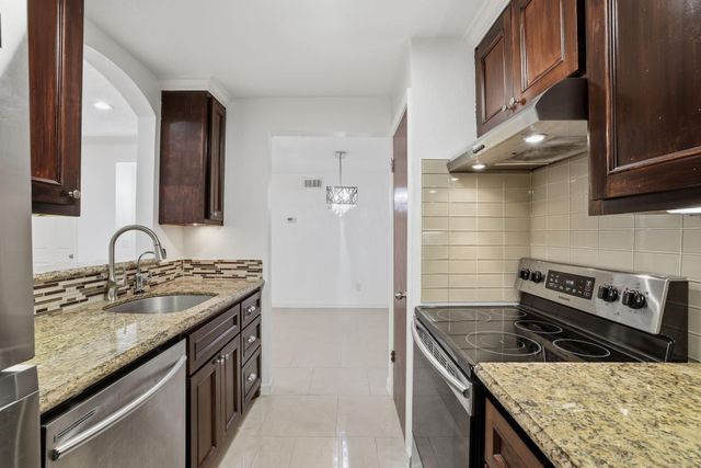 1100 Augusta Drive 57, Houston, TX 77057