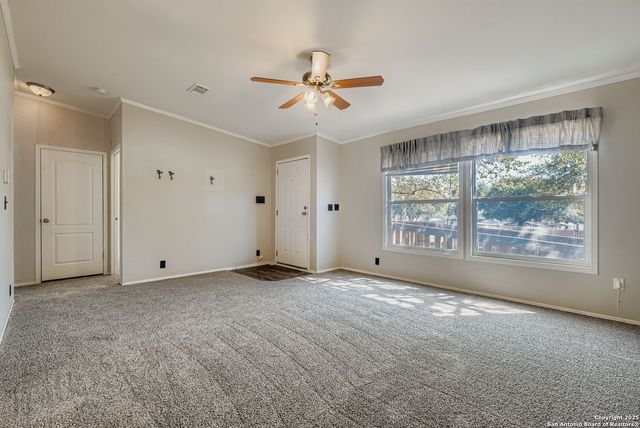 23011 Shady Forest Dr, Elmendorf, TX 78112