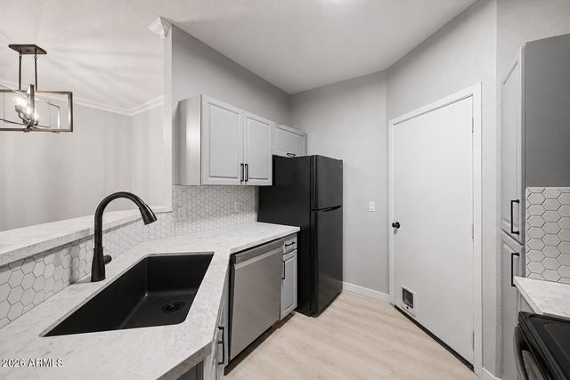 1411 E ORANGEWOOD Avenue 117, Phoenix, AZ 85020
