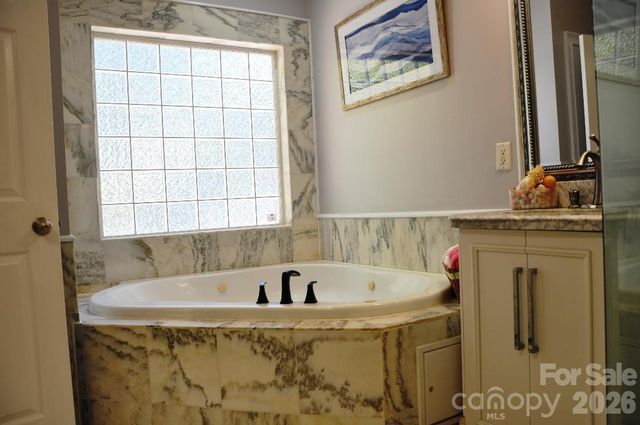 3645 Lake Bluff Drive, Sherrills Ford, NC 28763