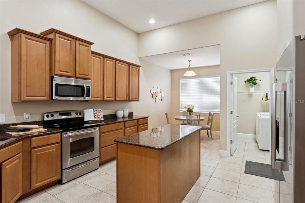 Image 12 of property listing at 14868 CABLESHIRE WAY, Orlando, FL 32824