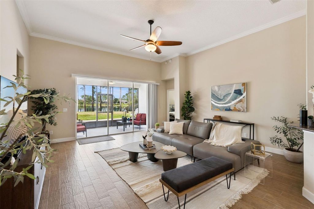 Image 4 of property listing at 14868 CABLESHIRE WAY, Orlando, FL 32824