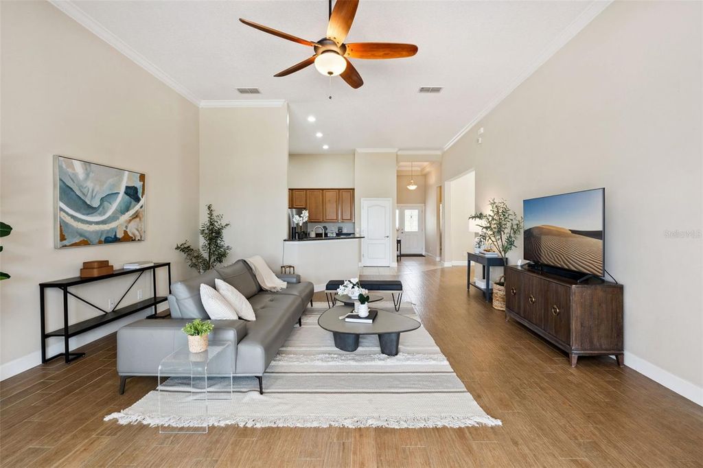 Image 8 of property listing at 14868 CABLESHIRE WAY, Orlando, FL 32824