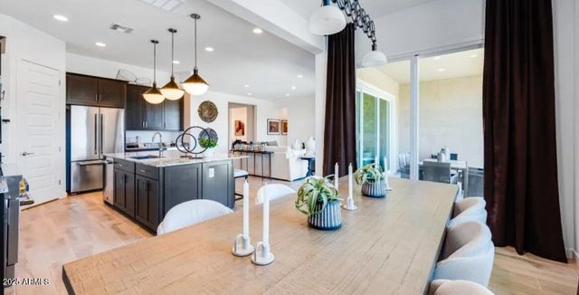 8002 W ROWEL Road, Peoria, AZ 85383