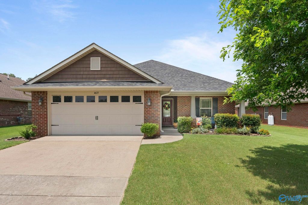 4625 Carrington Blvd SE, Owens Cross Roads, AL 35763