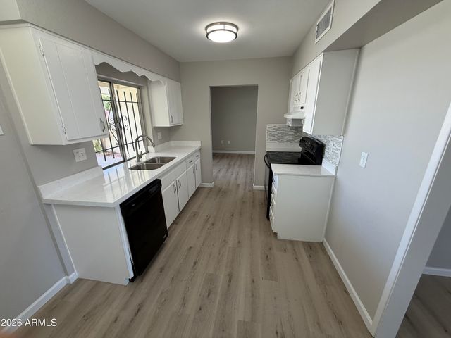 13640 N SILVERBELL Drive 65, Sun City, AZ 85351
