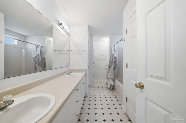 4106 Spinnaker Pl, Pensacola, FL 32507