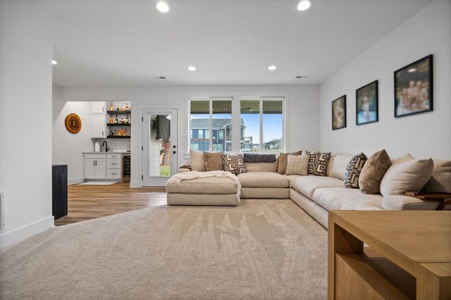 3016 Oak Street, Norwalk, IA 50211