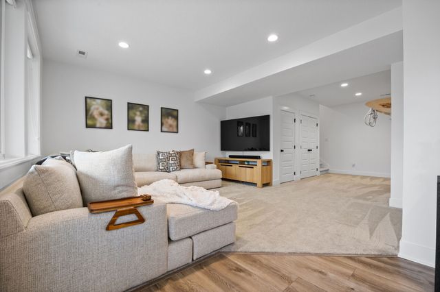 3016 Oak Street, Norwalk, IA 50211