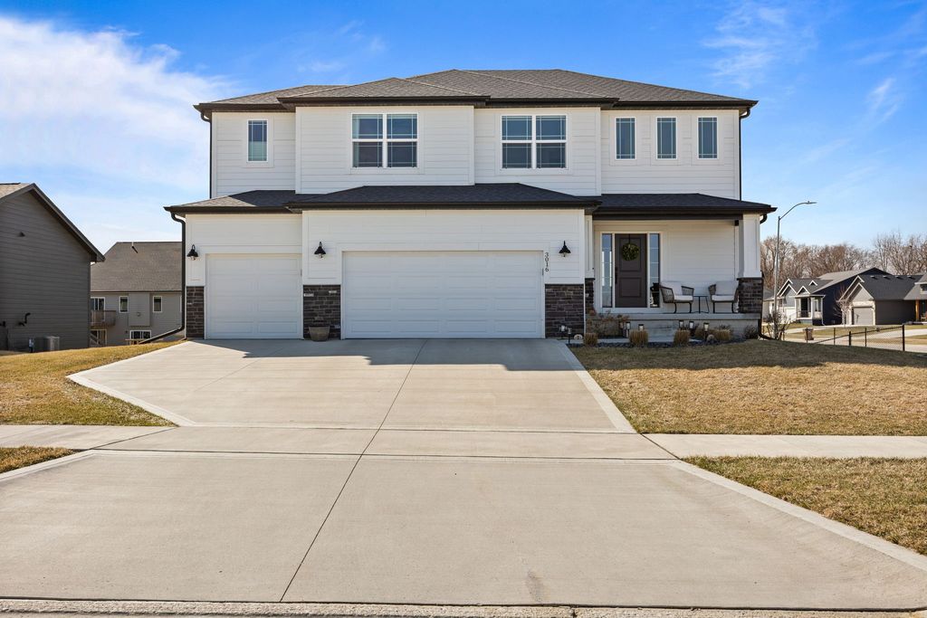 3016 Oak Street, Norwalk, IA 50211