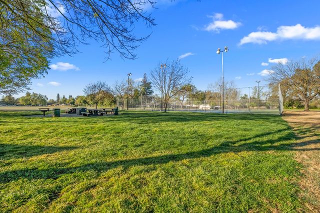 2604 Rio Bravo Cir, Sacramento, CA 95826