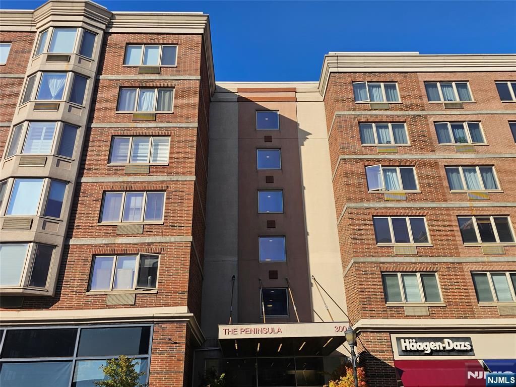 3213 City Place, Edgewater, NJ 07020