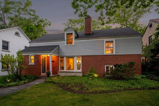 712 Juniper Road, Glenview, IL 60025