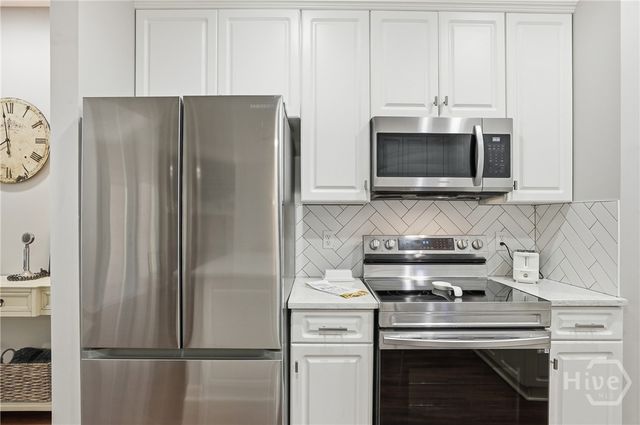 8 Oak Park Place, Savannah, GA 31405