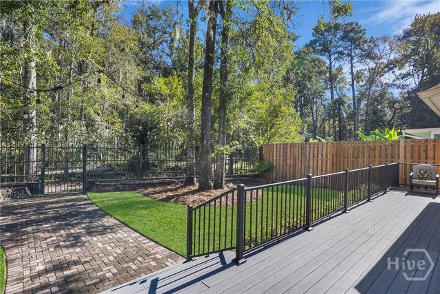 8 Oak Park Place, Savannah, GA 31405