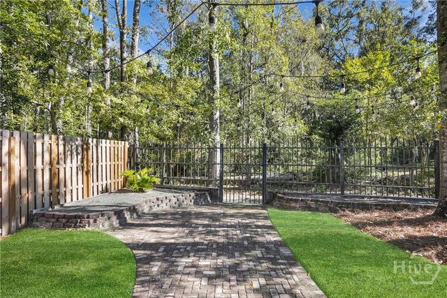 8 Oak Park Place, Savannah, GA 31405