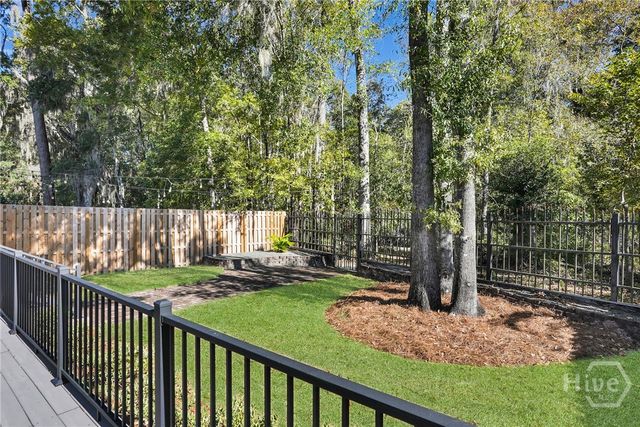 8 Oak Park Place, Savannah, GA 31405