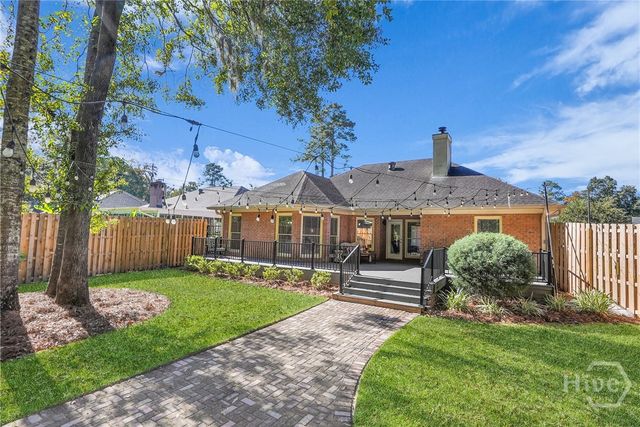 8 Oak Park Place, Savannah, GA 31405