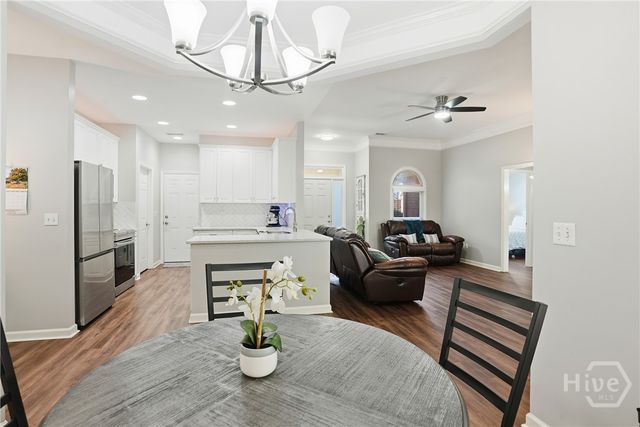 8 Oak Park Place, Savannah, GA 31405